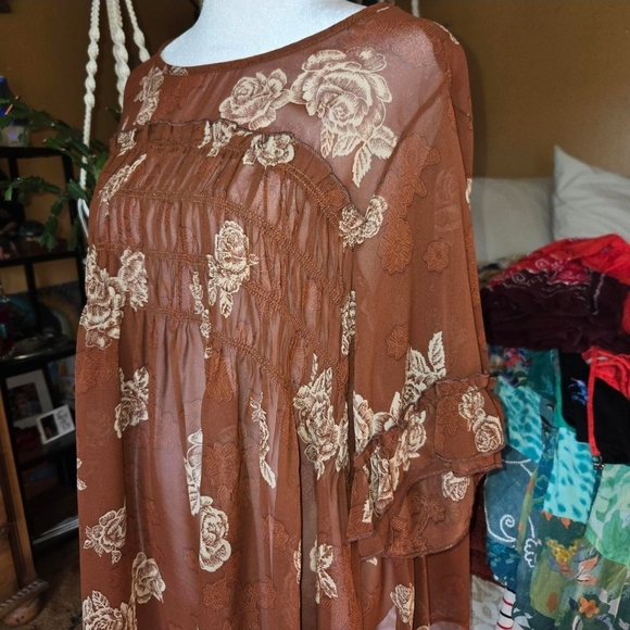 🌹 Sheer Brown Rose Print Ruffle Sleeve Blouse – Torrid Size 0 🌿
#boho #cottage - Picture 6 of 9